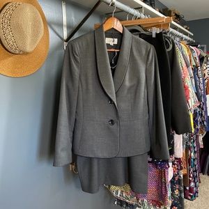 Women’s 2 pc suit - Jacket & Skirt - Le Suit